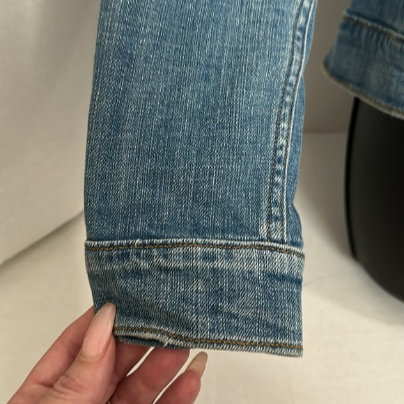 Levi's Medium Wash Denim Jacket medium - Picture 4 of 12